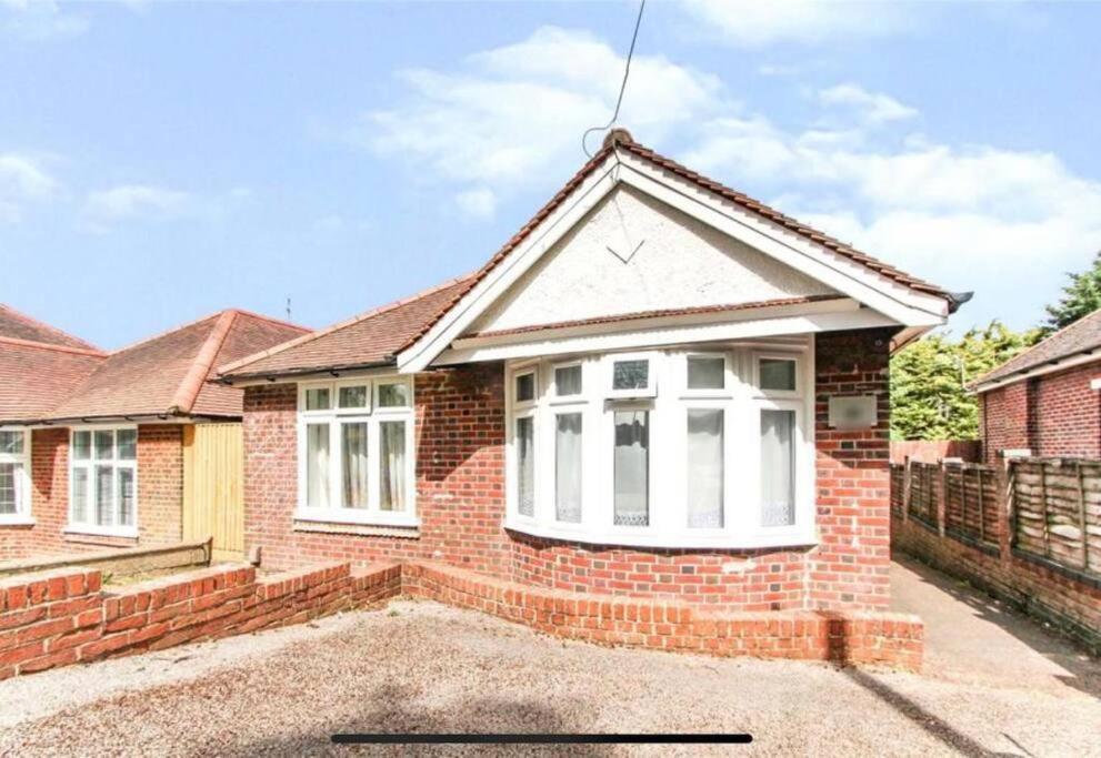 Accessible 3-Bedroom Bungalow With Patio +Driveway 南安普敦 外观 照片
