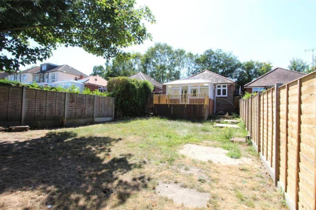 Accessible 3-Bedroom Bungalow With Patio +Driveway 南安普敦 外观 照片