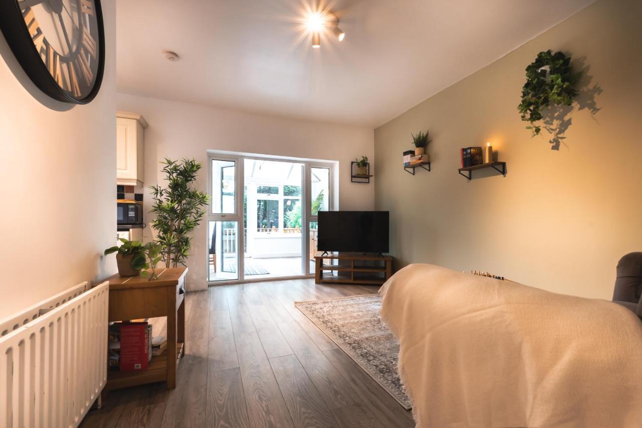 Accessible 3-Bedroom Bungalow With Patio +Driveway 南安普敦 外观 照片