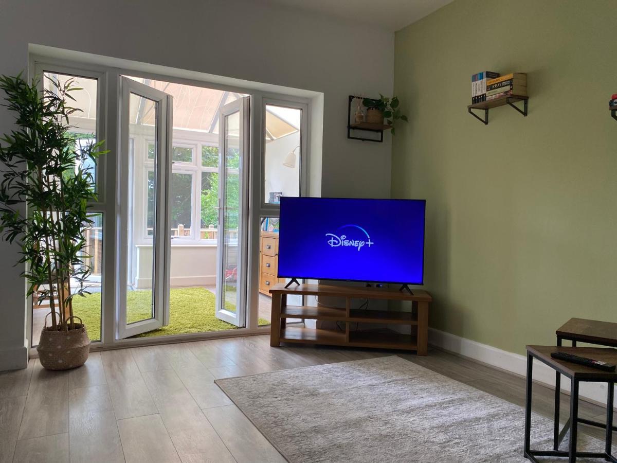 Accessible 3-Bedroom Bungalow With Patio +Driveway 南安普敦 外观 照片